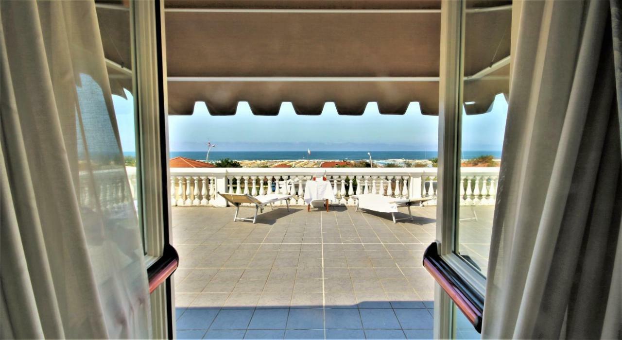 考鲁奇尼酒店 马里纳-迪-皮特拉桑塔 外观 照片